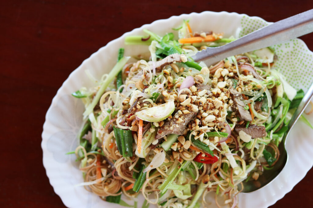 Recept: Cambodiansk Biffsallad med Bananblomma