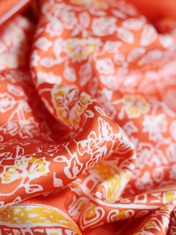 Orange Morgonrock i Siden - Ketut Riyanti - Fair Fashion från Bali - Mitzie Mee Shop