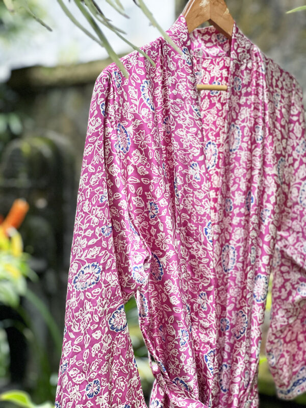 Lila Morgonrock i Siden - Ketut Riyanti - Fair Fashion från Bali - Mitzie Mee Shop