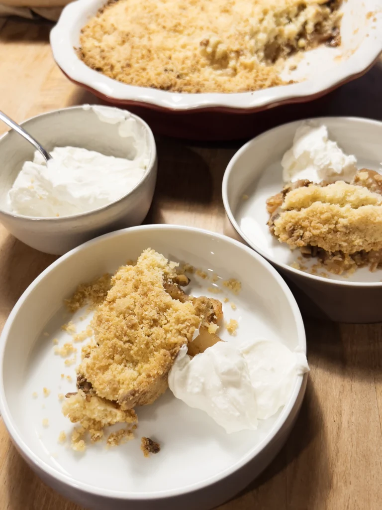 Recept: Apple Crumble med mandelmassa och granola
