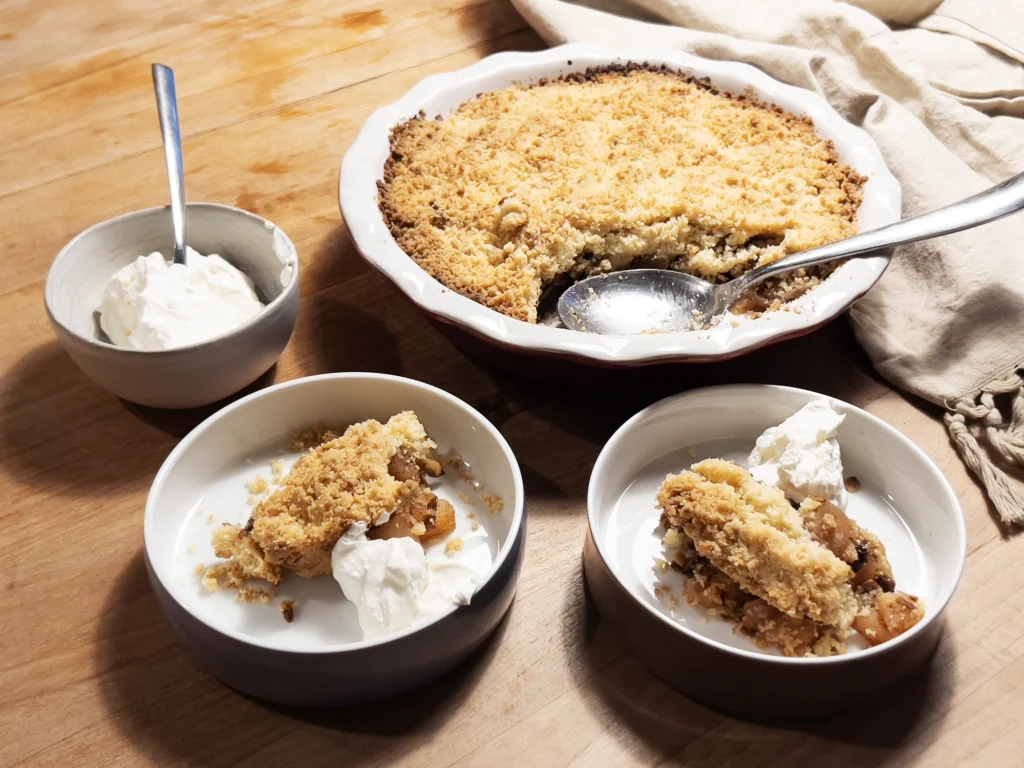 Recept: Apple Crumble med mandelmassa och granola
