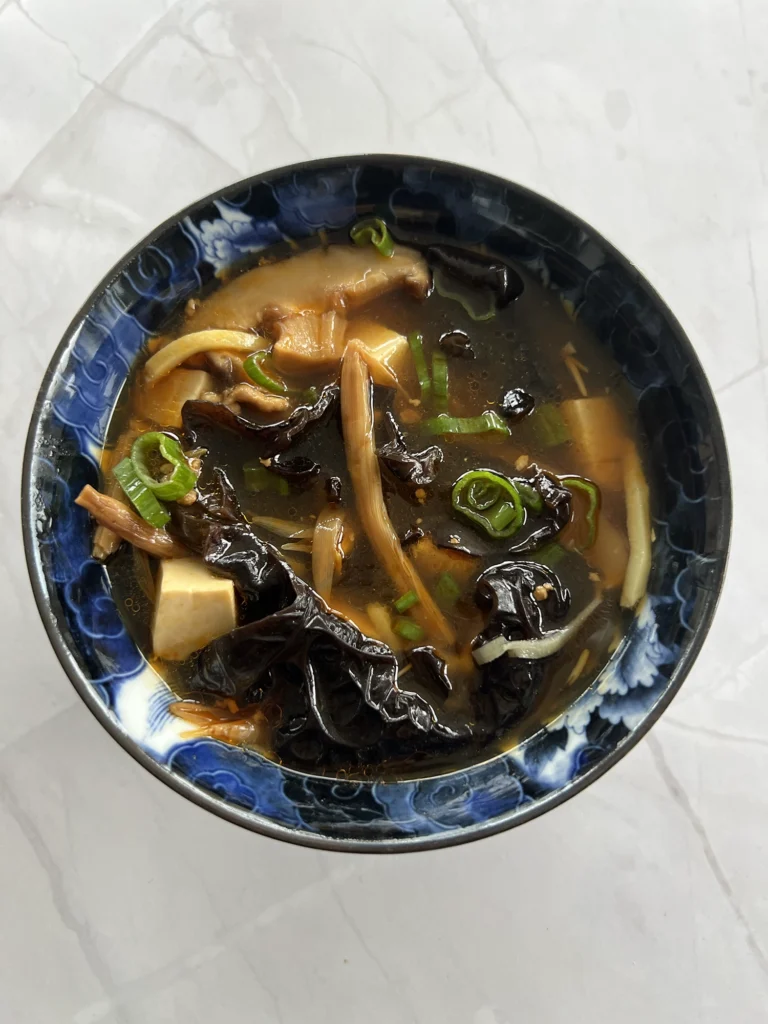 Recept: Supergod Hot and Sour Soup med tofu