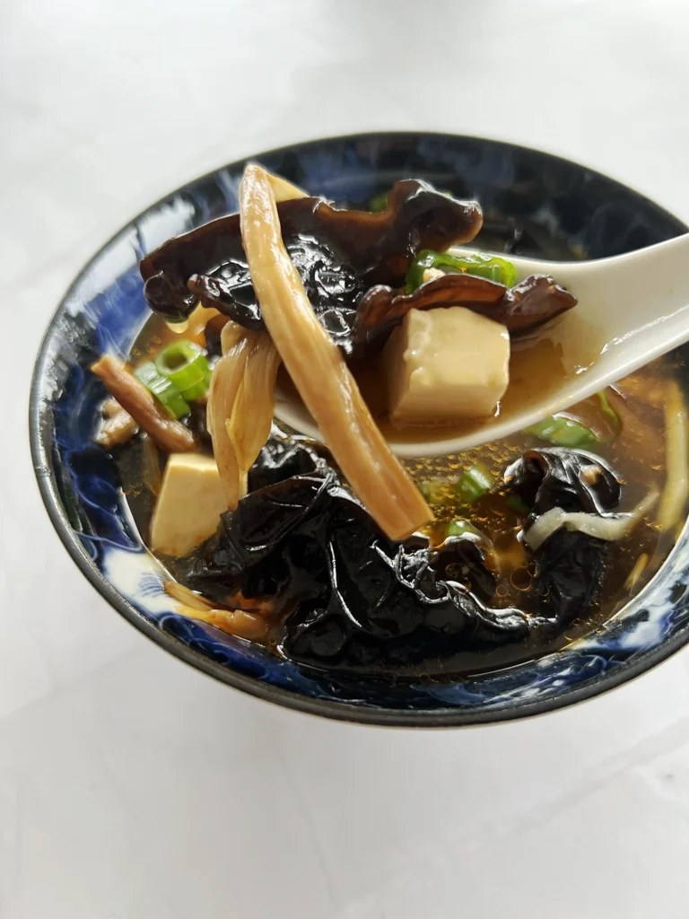 Recept: Supergod Hot and Sour Soup med tofu