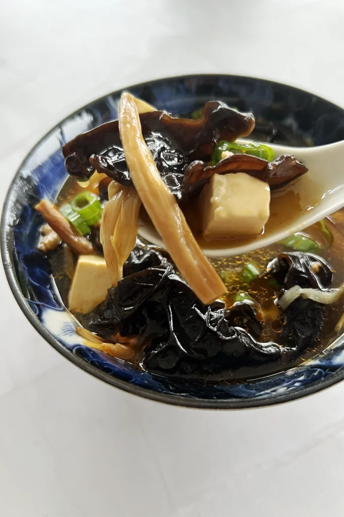 Recept: Supergod Hot and Sour Soup med tofu