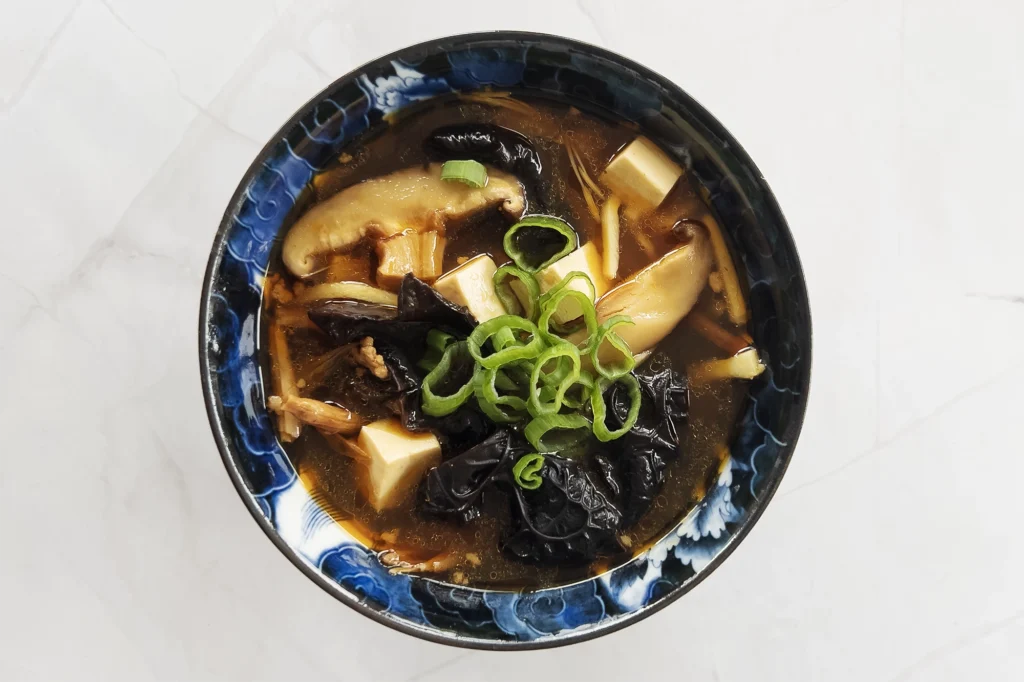 Recept: Supergod Hot and Sour Soup med tofu
