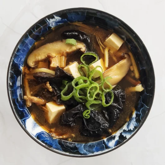 Recept: Supergod Hot and Sour Soup med tofu